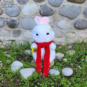 عروسک خرگوش شالگردن قرمز